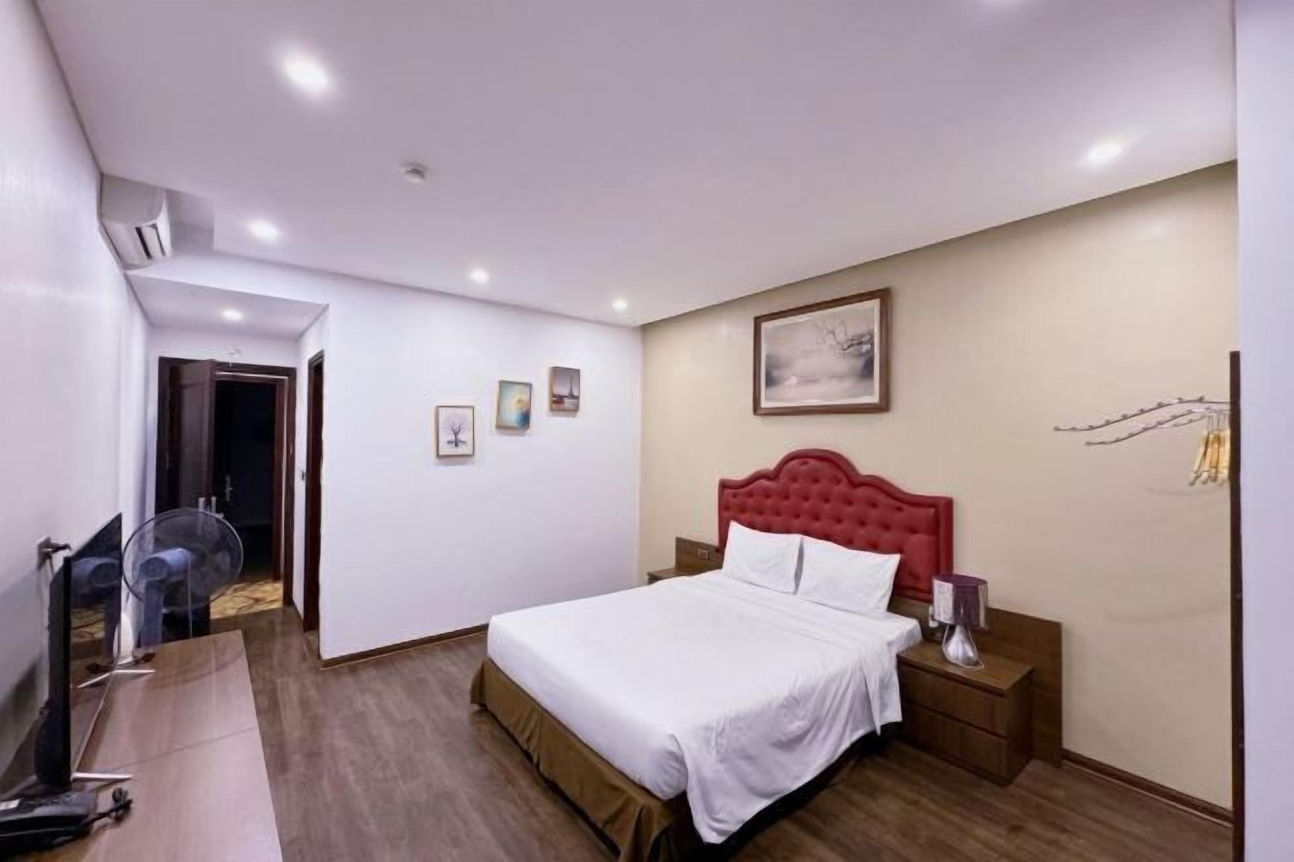 Egyptian cotton sheets, premium bedding, down duvets, pillow-top beds