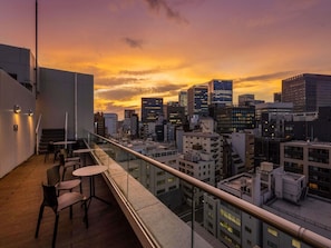 In-room safe, soundproofing, free WiFi, bed sheets