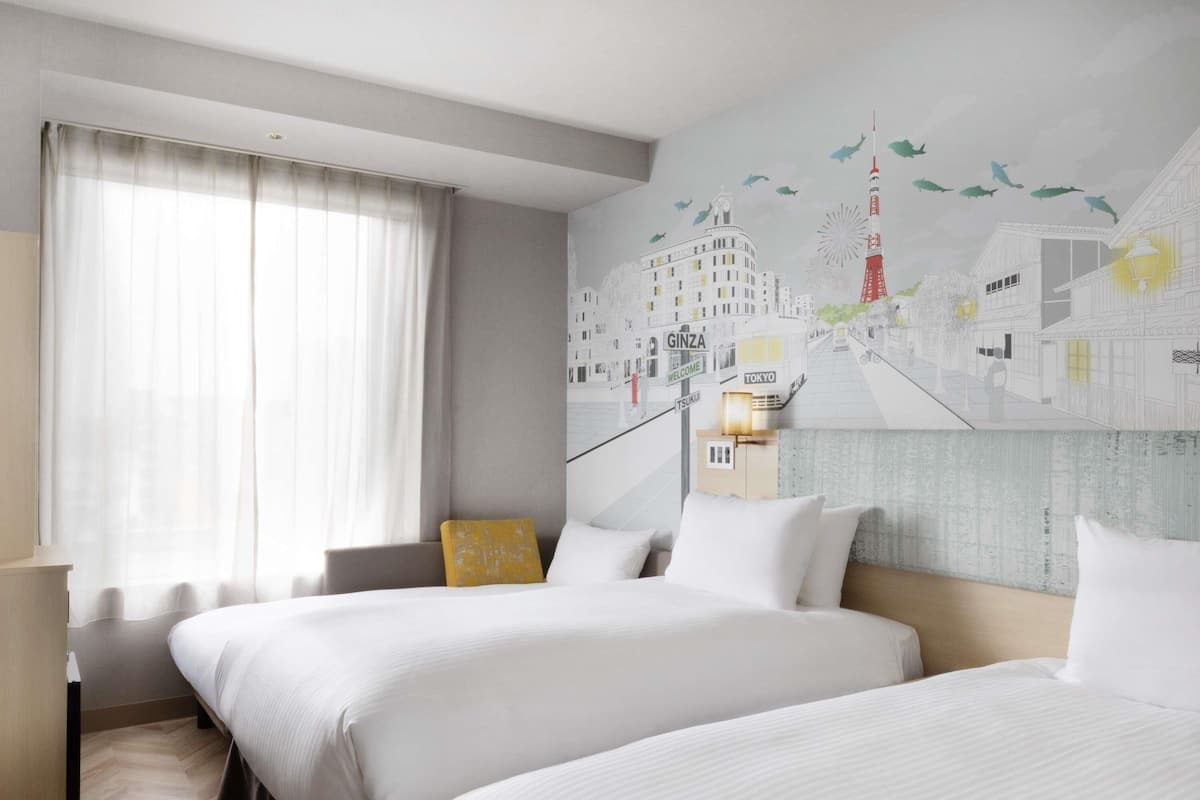 Habitación superior, varias camas (2 Twin Beds and 1 Sofa Bed) | Caja de seguridad en la habitación, insonorización y wifi gratis