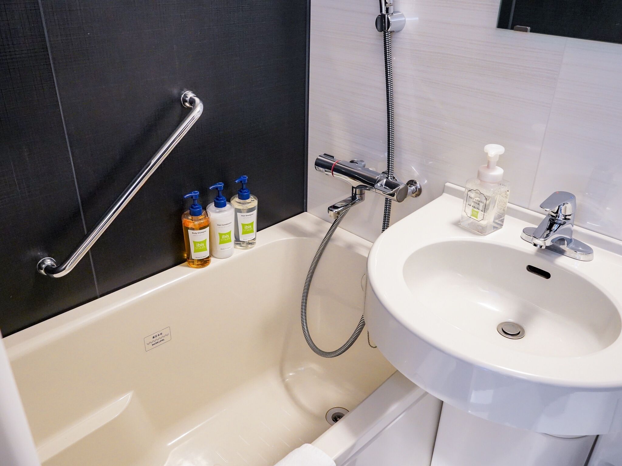 combined shower/bathtub, free toiletries, hair dryer, slippers