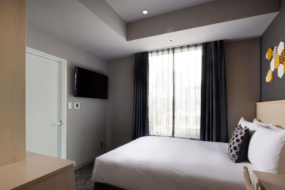Standard Double Room | In-room safe, soundproofing, free WiFi, bed sheets