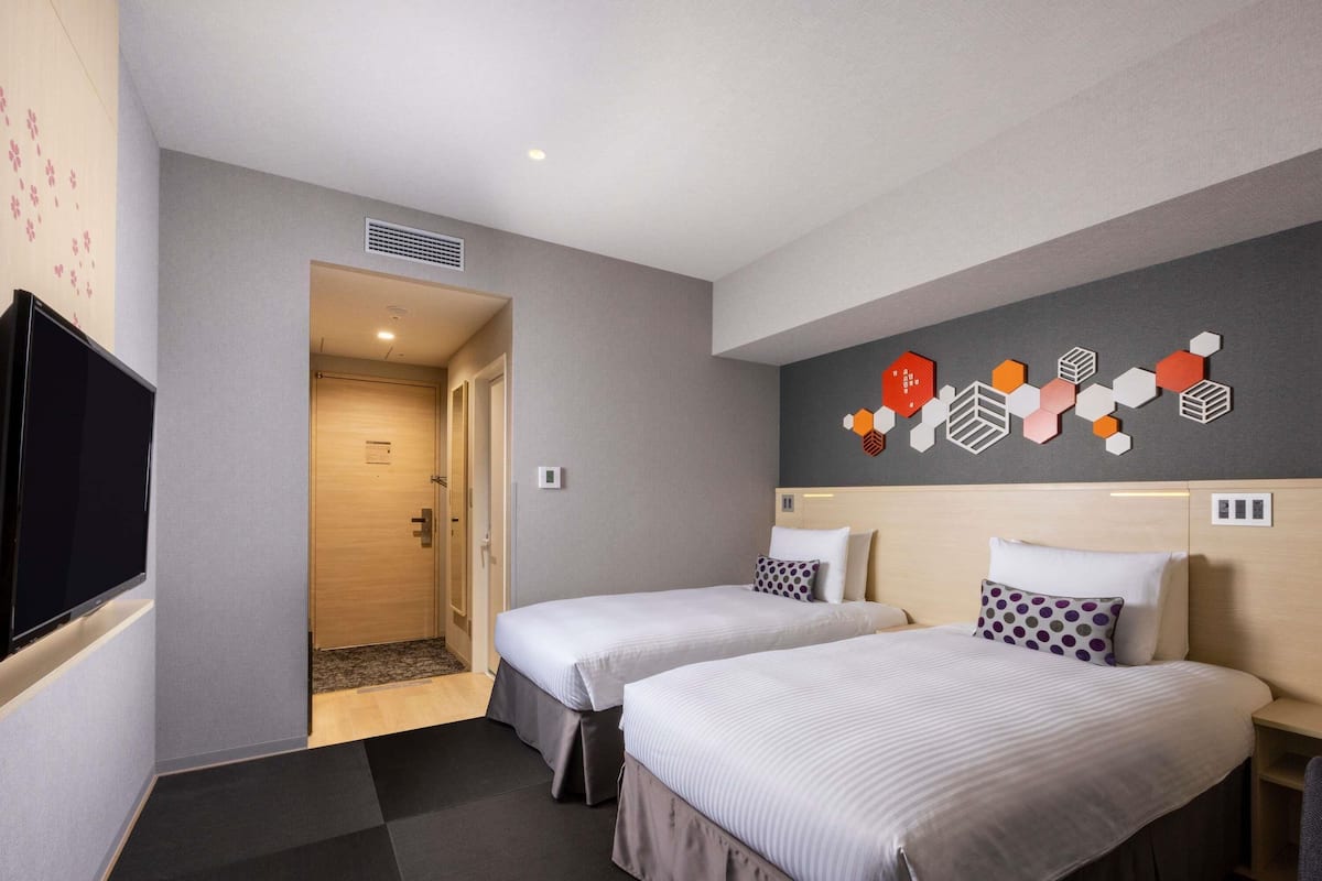 Deluxe Twin with Japanese Tatami | In-room safe, soundproofing, free WiFi, bed sheets
