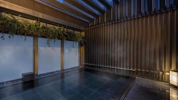 In-room safe, soundproofing, free WiFi, bed sheets