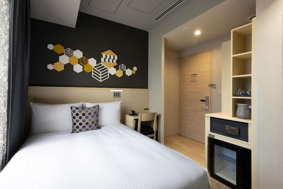 Standard Double Room | In-room safe, soundproofing, free WiFi, bed sheets