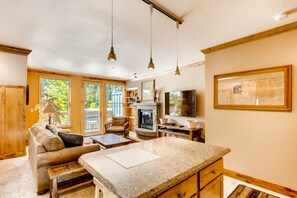 Condo, 1 Bedroom | Private kitchen | Fridge, oven, coffee/tea maker, toaster