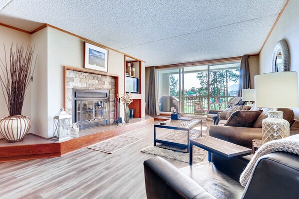 Condo, 2 Bedrooms | Living room