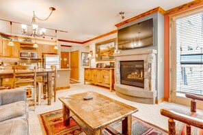 Apartment, 1 Schlafzimmer | Wohnzimmer | Flachbildfernseher, Kamin
