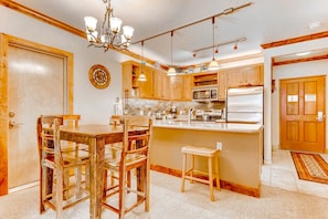 Condo, 1 quarto | Cozinha privada | Geladeira, fogão, cafeteira/chaleira, torradeira