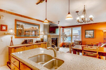 Updated 1br Premier  At Black Bear Lodge- Kids Ski Free 1 Bedroom Condo by RedAwning