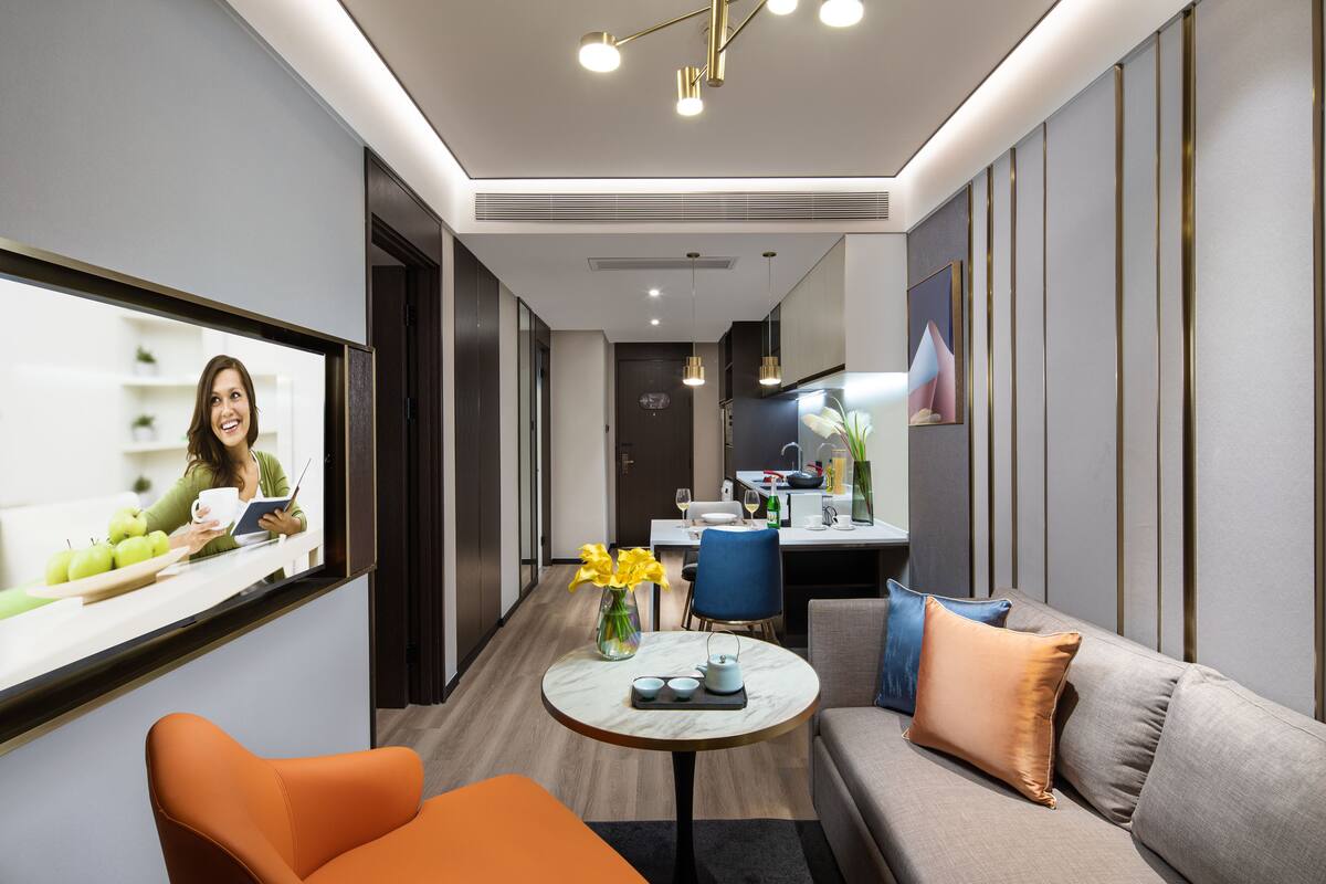 Phòng Suite Executive, 1 giường đôi và sofa giường | Phòng khách | TV LCD 55-inch có truyền hình cáp, TV