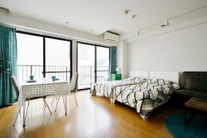 Room (404) | Free WiFi