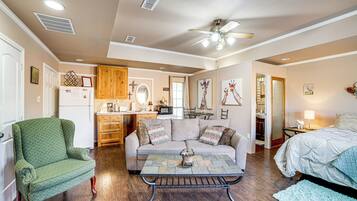 Iron/ironing board, internet, bed sheets