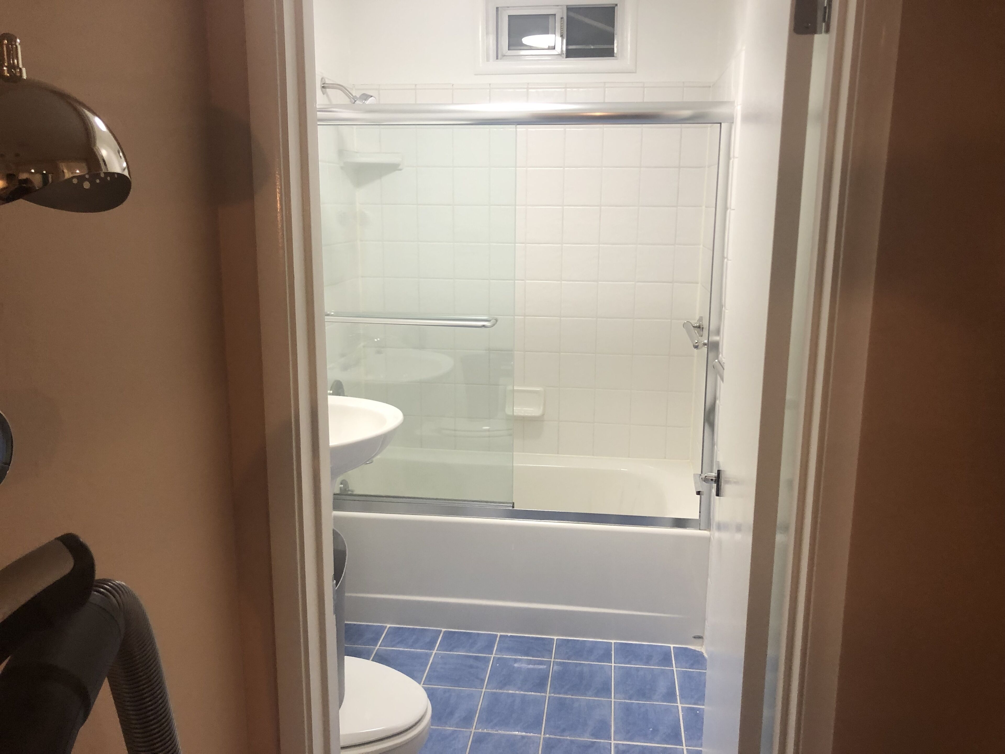 Fully Furnished 2 Bed / 1 Bath -Full Kitchen Free Internet - 55" 4k TV - Kitchen