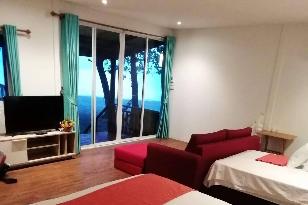 Studio familial, baignoire | Coffre-fort, accès au Wi-Fi (inclus), literie fournie
