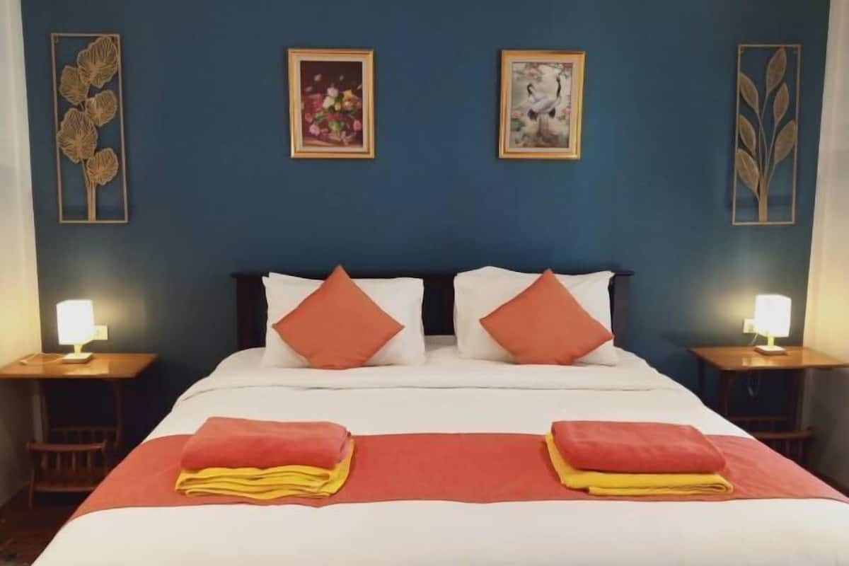 In-room safe, free WiFi, bed sheets