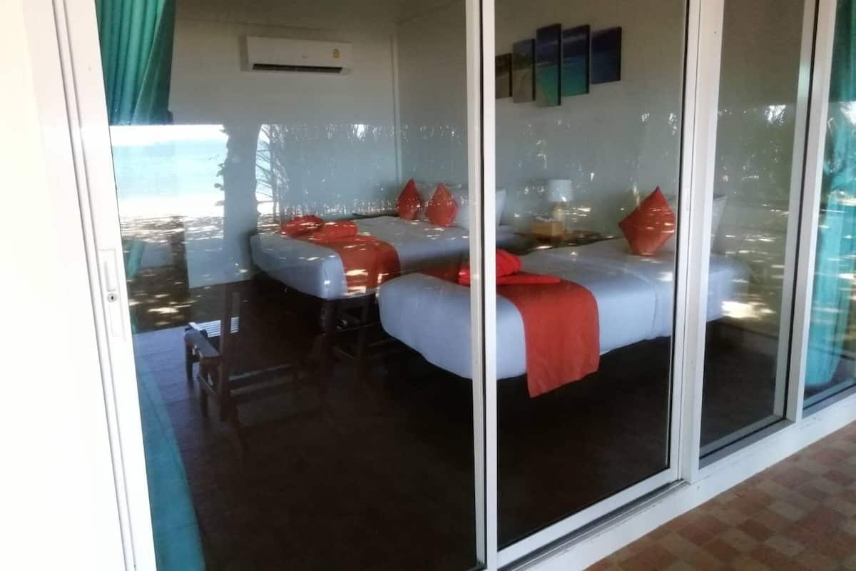 Family Beach Front | Coffre-fort, accès au Wi-Fi (inclus), literie fournie