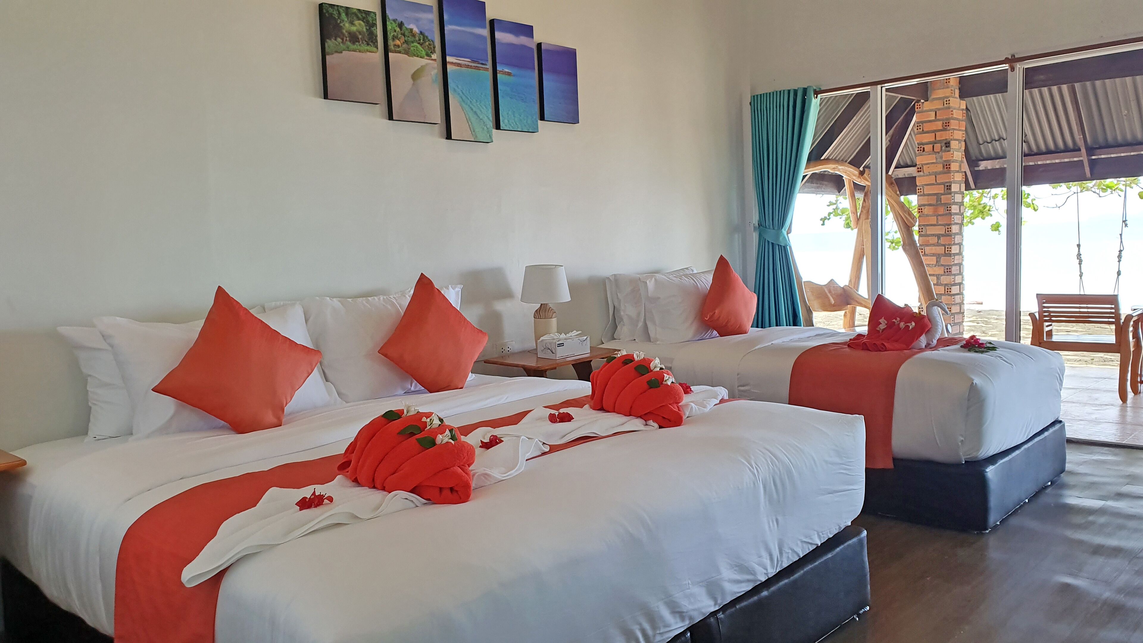 Family Beach Front | Coffres-forts dans les chambres, Wi-Fi gratuit, draps fournis