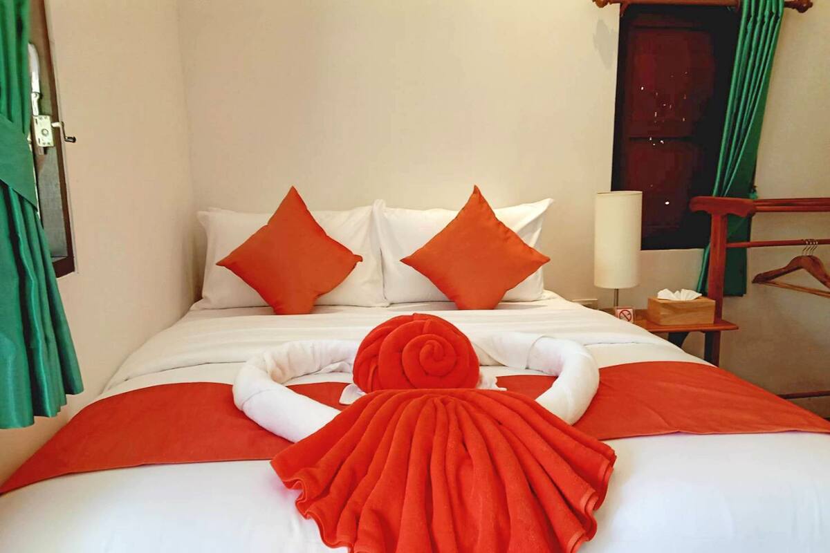 Standard Fan Double Room (No Warm Shower) | Coffre-fort, accès au Wi-Fi (inclus), literie fournie