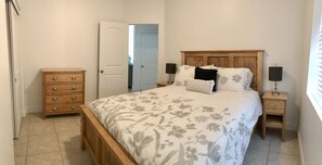 4 bedrooms, desk, iron/ironing board, free WiFi