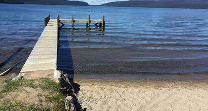 ABSOLUTE LAKE EDGE , FLAT LAWN, BEACH & JETTY