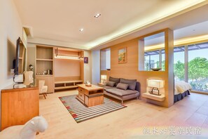 Decoración personalizada, muebles diferentes y escritorio 