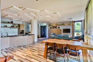 含每日當地特色早餐