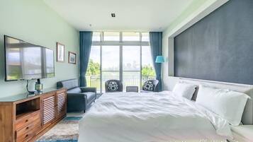 Quadruple Room | Individually decorated, individually furnished, desk, blackout drapes