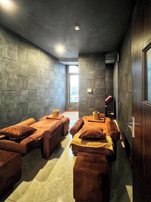Salas de tratamiento para parejas, sauna y tratamientos corporales 
