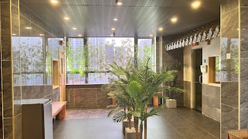 Couples treatment rooms, sauna, body treatments, facials, massages