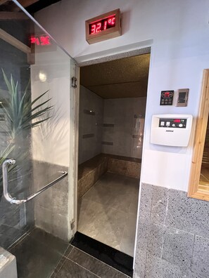Salas de tratamiento para parejas, sauna y tratamientos corporales
