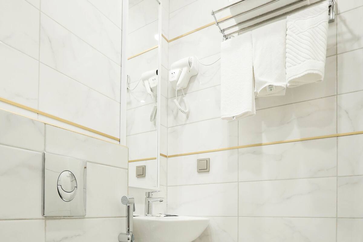 Bathroom sink