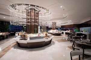 朝食 (ビュッフェ)、毎日提供 (1 名様 450 THB)