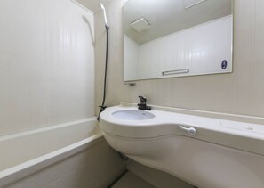 Free toiletries, hair dryer, slippers, towels - Seolak Resortel (Sokcho)