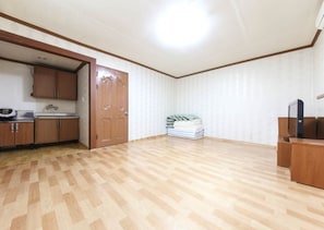 Suite monolocale (Condo with Living Room) | Tende oscuranti, Wi-Fi gratuito, lenzuola