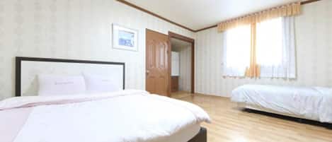 Cortinas blackout, wifi gratis y ropa de cama