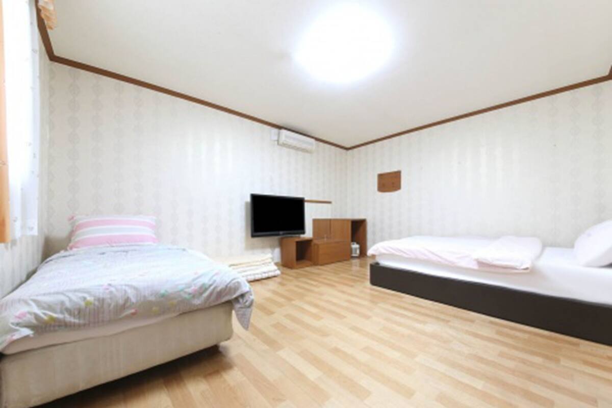 Studio (Condo) | Blackout drapes, WiFi (free), bed sheets