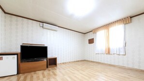 Studio Suite (Condo with Living Room) | Langsir/tirai gelap terus, Wi-fi percuma, cadar katil 