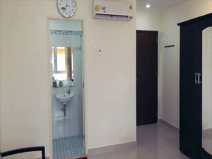 Minibar, in-room safe, iron/ironing board, free WiFi - My House Hotel Vung Tau (Ho Chi Minh City)