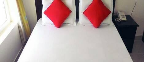 Einzelzimmer | Minibar, Zimmersafe, Bügeleisen/Bügelbrett, kostenloses WLAN