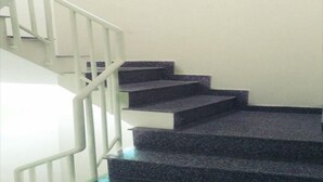 A staircase with white railings and dark steps. - My House Hotel Vung Tau (Ho Chi Minh City)