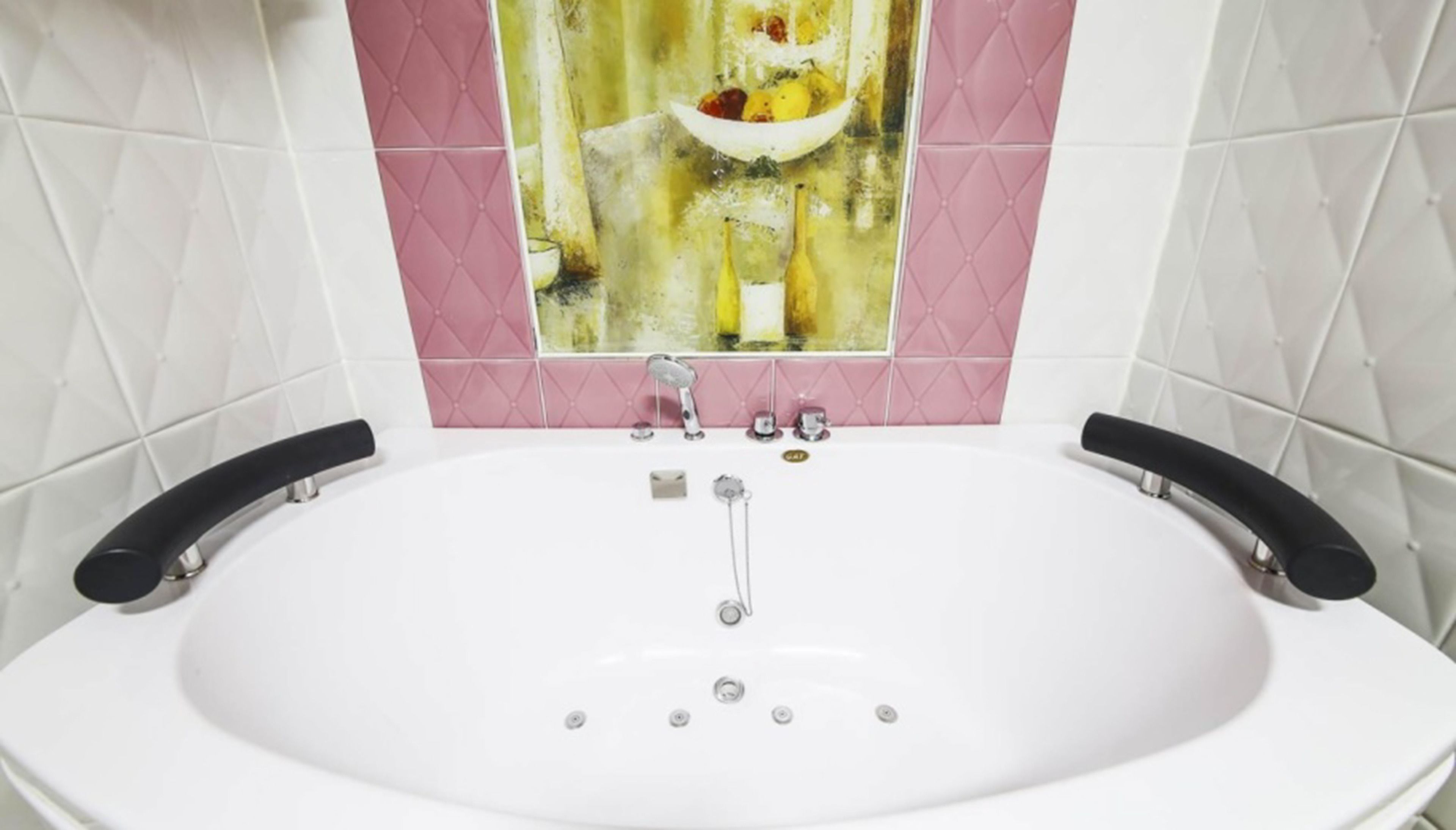 deluxe room (breakfast available on weekday only) | deep-soaking bathtub