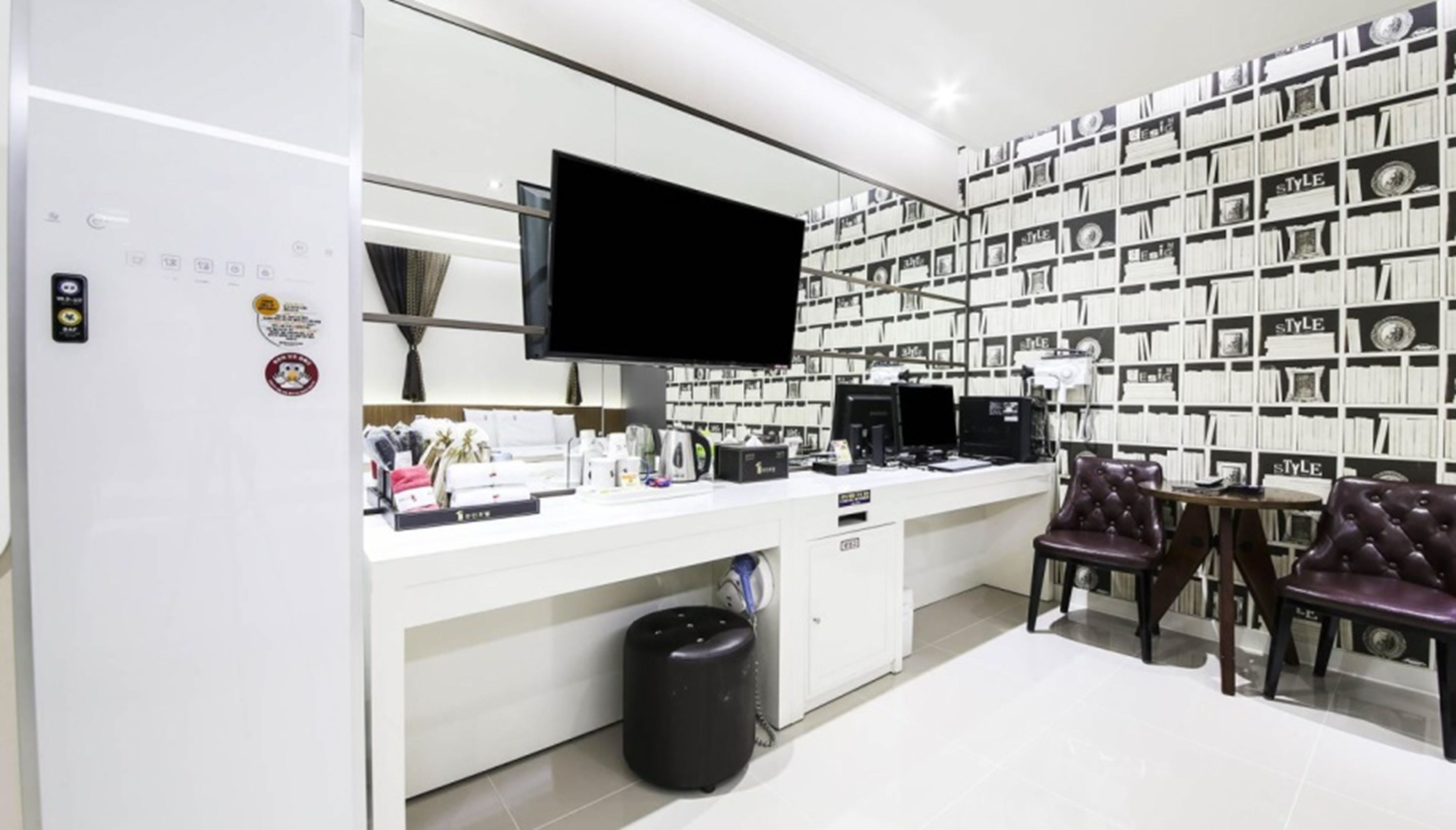 twin room (breakfast available on weekday only) | desk, soundproofing, free wifi, bed sheets