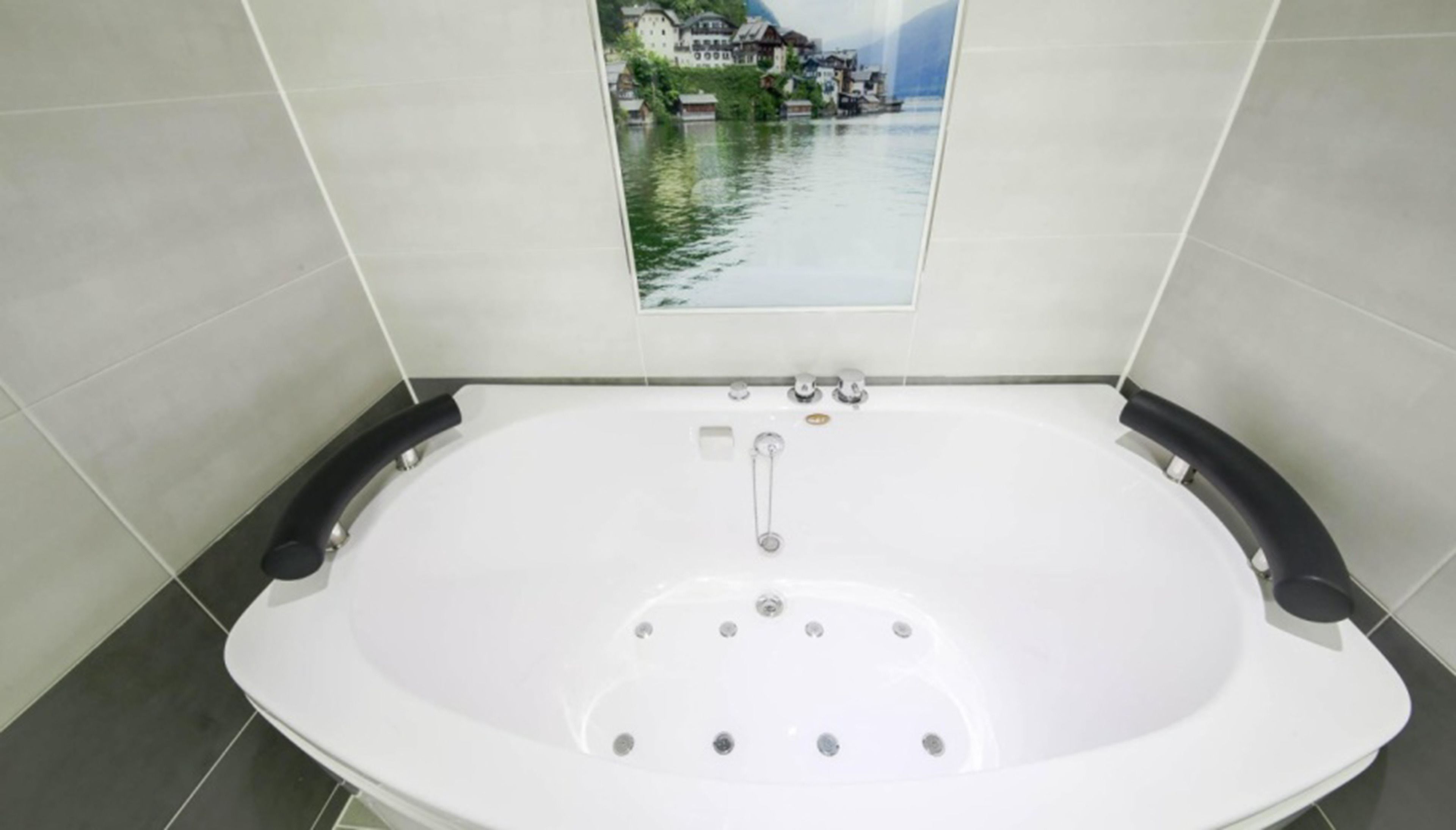 twin room (breakfast available on weekday only) | deep-soaking bathtub