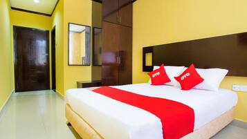 Habitación doble estándar, 1 cama Queen size | 1 habitación, escritorio, wifi gratis y ropa de cama