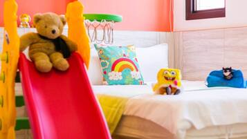 Desk, soundproofing, rollaway beds, free WiFi