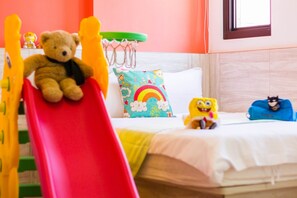 Desk, soundproofing, rollaway beds, free WiFi