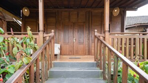 A wooden staircase with a metal railing leading to a wooden door. - Uma Sebatu Villas Ubud (Sebatu)