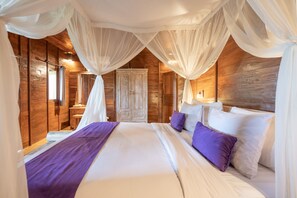 Deluxe Suite, 1 King Bed, Non Smoking, Garden View | Minibar, in-room safe, individually decorated, individually furnished - Uma Sebatu Villas Ubud (Sebatu)