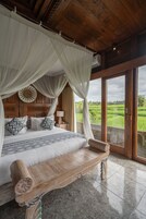 家庭房, 2 间卧室, 花园景观 | 迷你吧、客房内保险箱、特色装修、特色家居