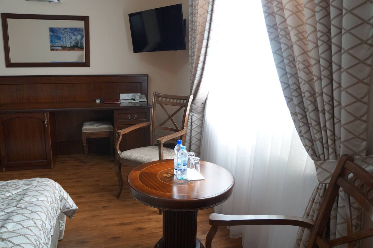 Habitación estándar doble | Minibar, escritorio, sistema de insonorización